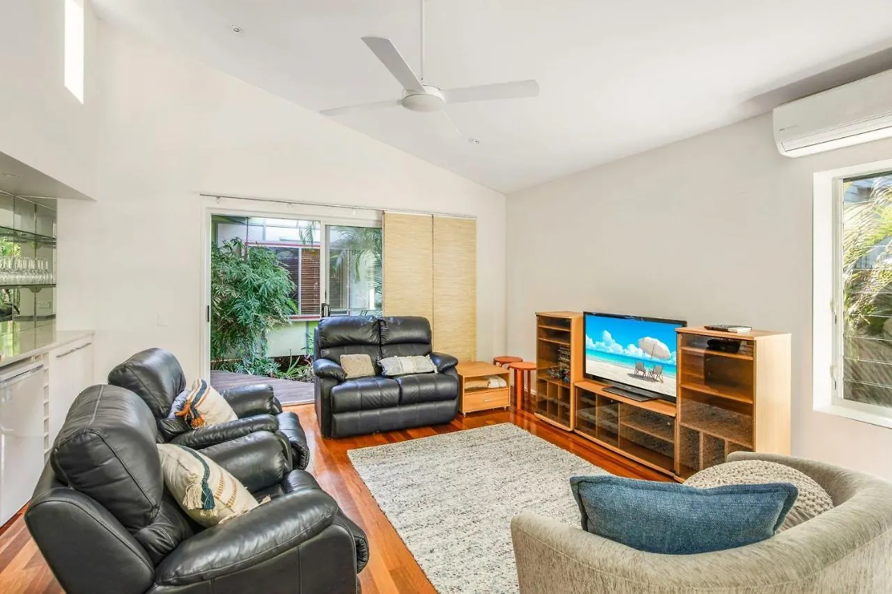 Vakantiehuis 2 Naiad Court Rainbow Shores. Walk To Beach. Pets Welcome. Wifi Rainbow Beach