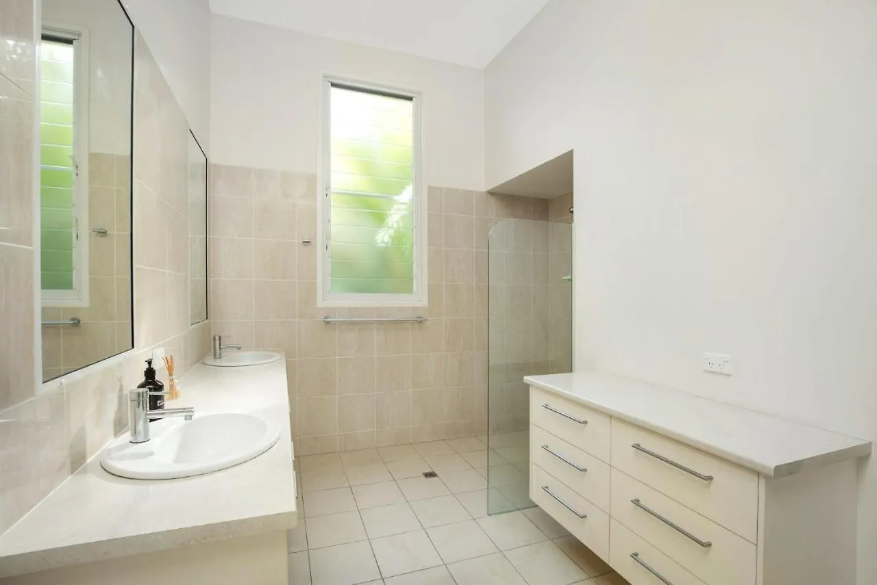 Vakantiehuis 2 Naiad Court Rainbow Shores. Walk To Beach. Pets Welcome. Wifi Rainbow Beach Australië