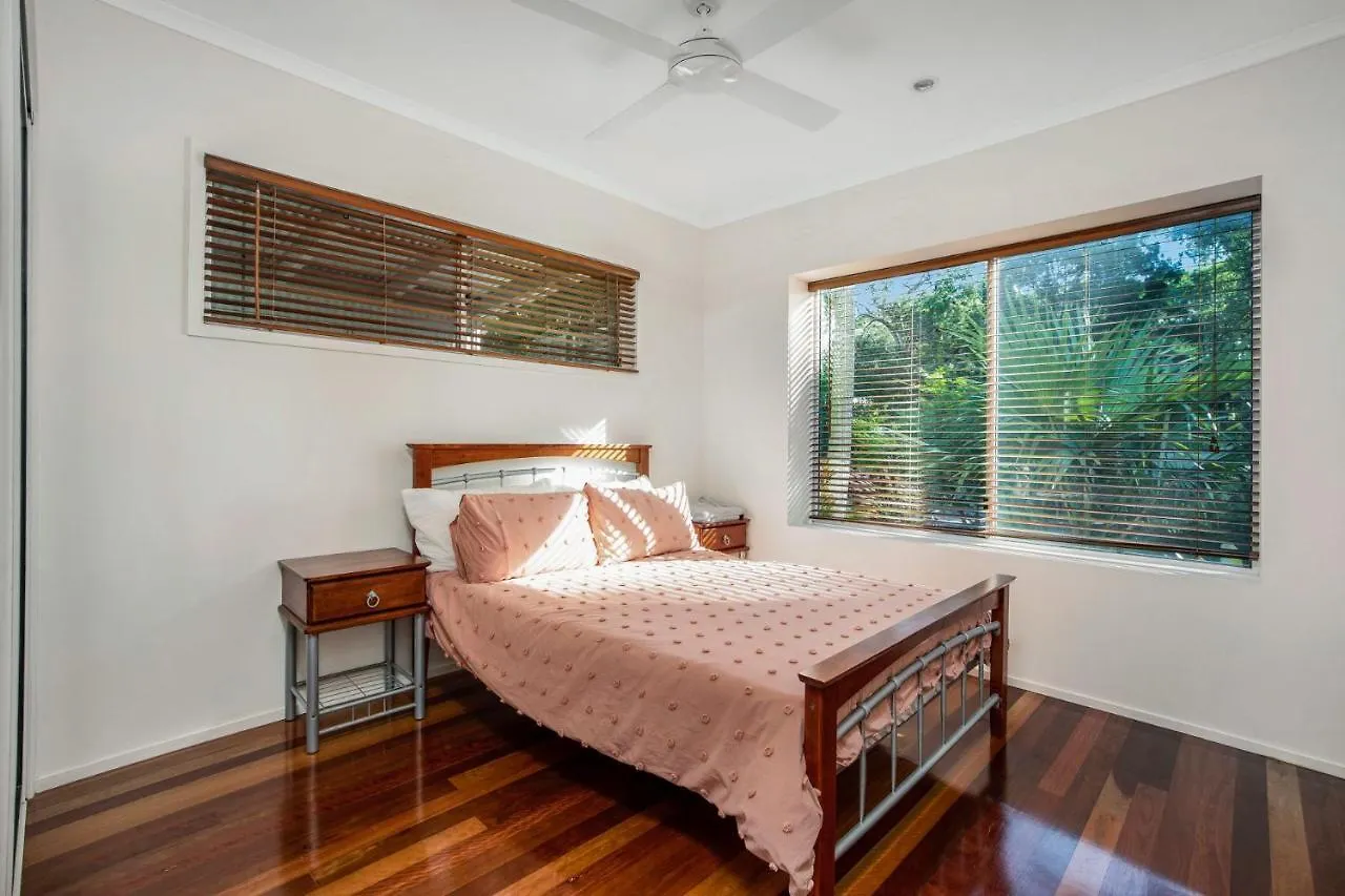 2 Naiad Court Rainbow Shores. Walk To Beach. Pets Welcome. Wifi Rainbow Beach
